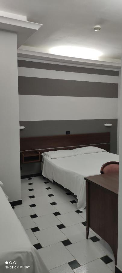 Hotel Luna Rossa Nápoly Kültér fotó