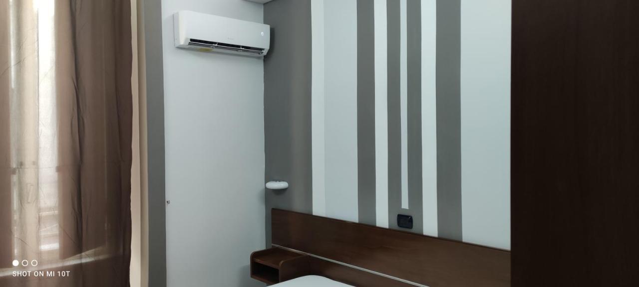 Hotel Luna Rossa Nápoly Kültér fotó