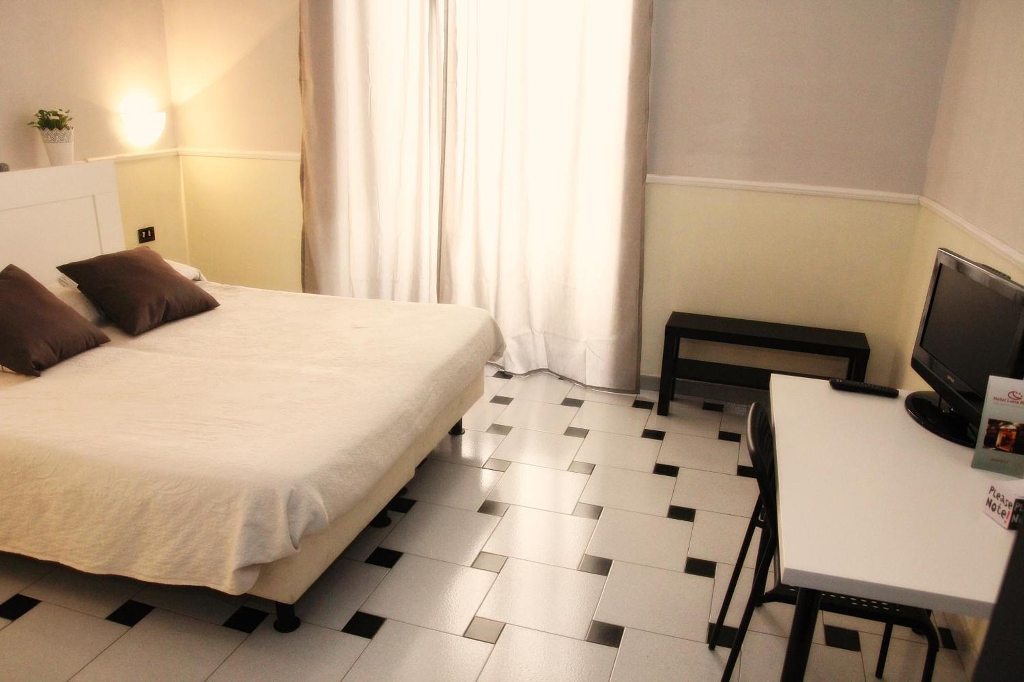 Hotel Luna Rossa Nápoly Kültér fotó
