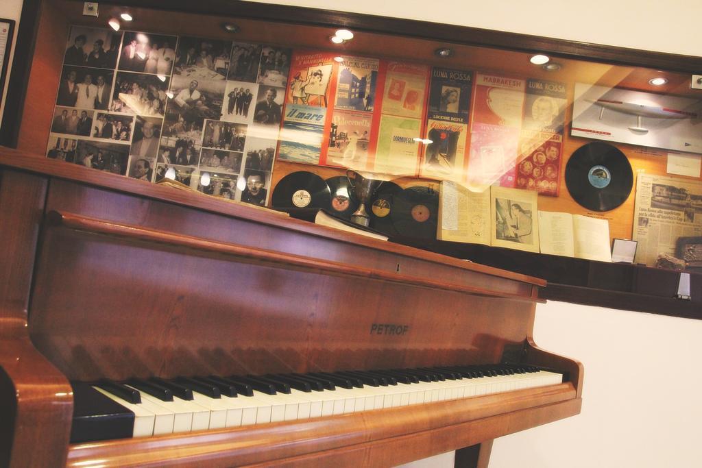 Hotel Luna Rossa Nápoly Kültér fotó