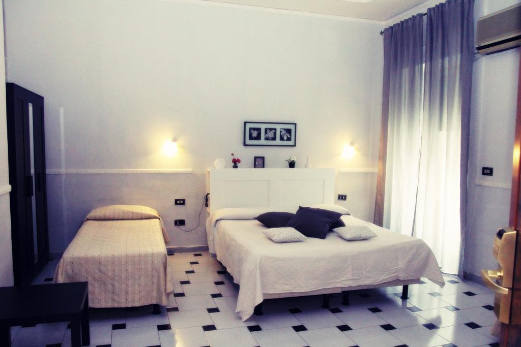 Hotel Luna Rossa Nápoly Kültér fotó