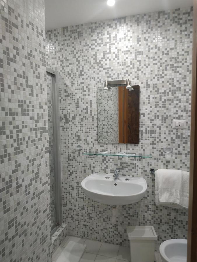 Hotel Luna Rossa Nápoly Kültér fotó